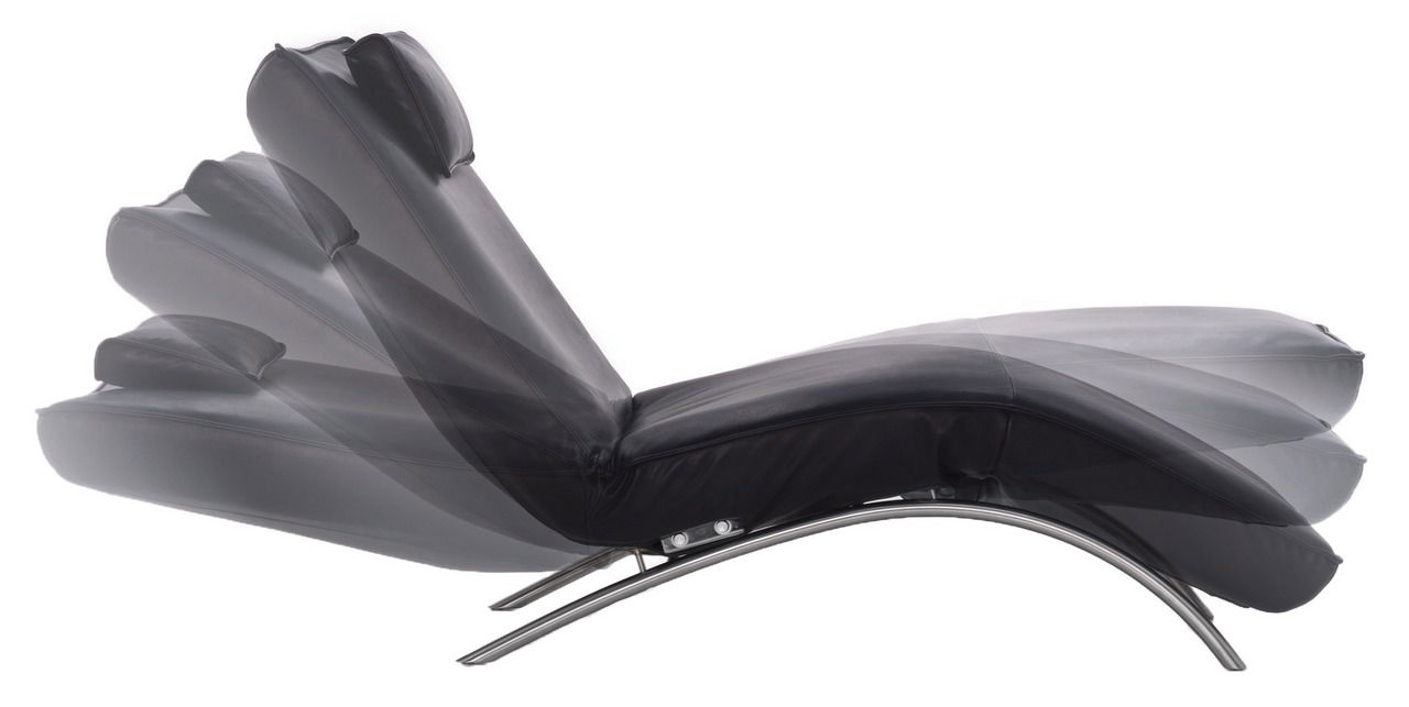 Verstellbare schwarze Liege mit geschwungenem Metallgestell, seitliche Ansicht