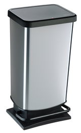 Silberner Treteimer Paso 40L aus seitlicher Perspektive