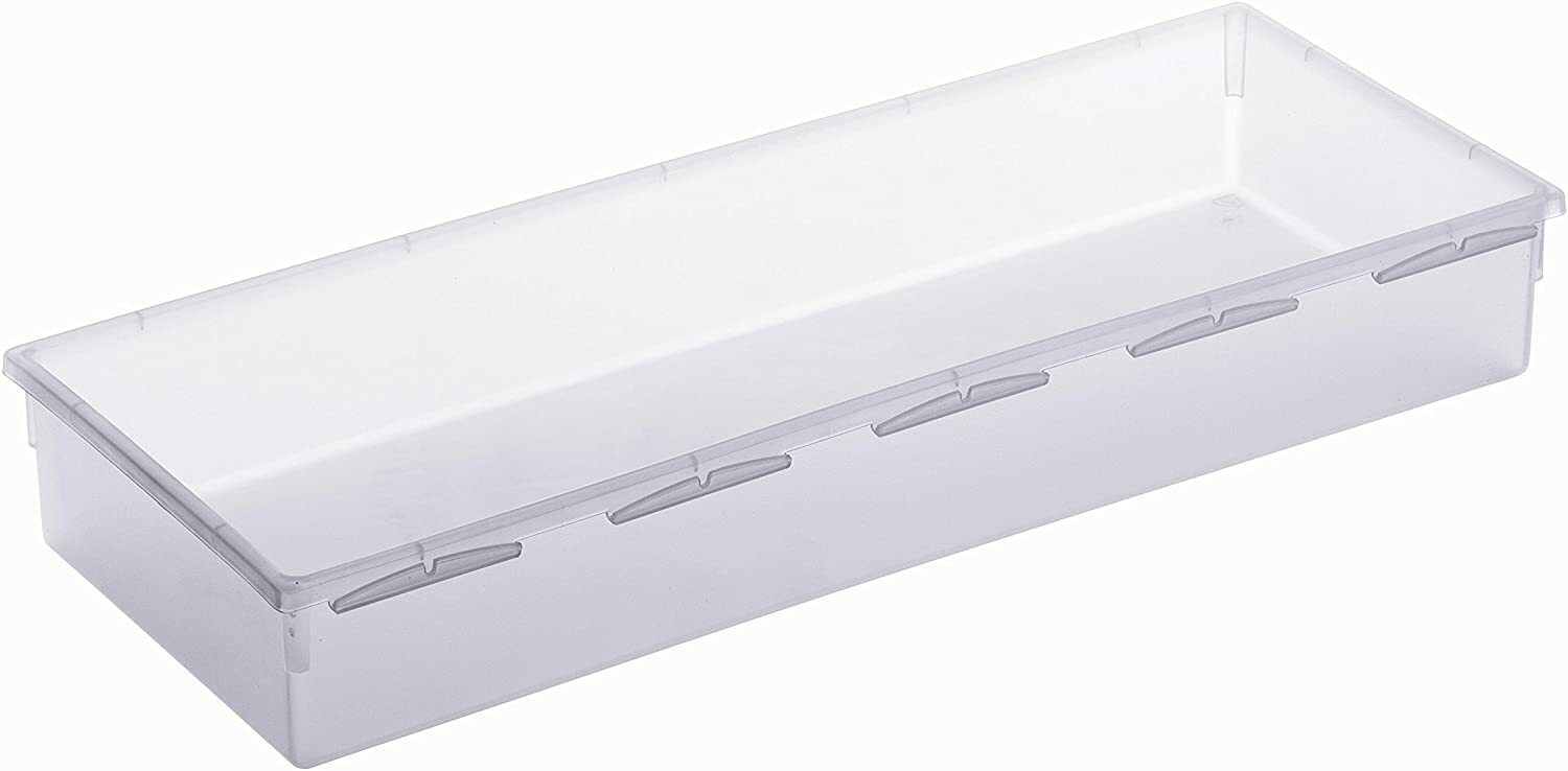 Transparente Kunststoffbox, rechteckig, mit Deckel, aus seitlicher Perspektive fotografiert.