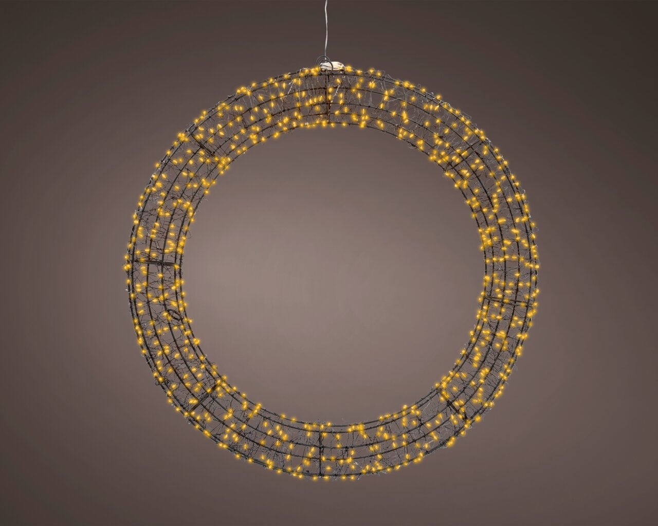 Schwarzer Kranz mit Micro LED-Lichtern, frontal betrachtet, auf dunklem Hintergrund.