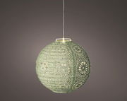 Grüne, hängende Solar Laterne mit filigranem Muster, seitliche Perspektive