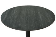 Runder Bartisch mit dunkler, marmorierter Tischplatte, Ansicht von oben.