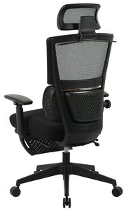 Rückansicht eines modernen Chefsessels mit Netzrückenlehne und verstellbarer Kopfstütze