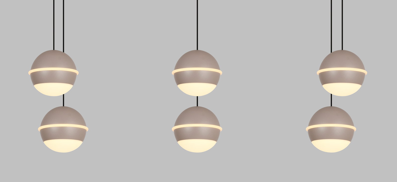 Drei moderne LED-Pendelleuchten in Kugelform, von der Seite betrachtet, mit einem eleganten, minimalistischen Design in Grau und Weiß.