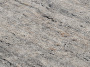 Nahaufnahme eines Wollteppichs mit grauen und beigen Farbtönen, von oben betrachtet.