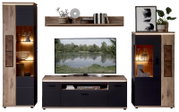 Wohnwand-Set in Holzoptik und Anthrazit mit LED-Beleuchtung: TV-Lowboard, Wandregal und zwei Vitrinen mit Glasfächern, frontal aus leicht erhöhter Perspektive dargestellt.