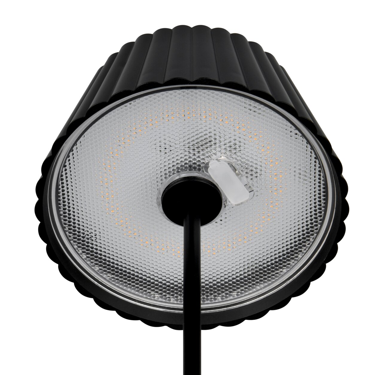 Nahaufnahme der Unterseite einer schwarzen Akku-Stehleuchte SUAREZ mit geriffeltem Lampenschirm und sichtbarer LED-Beleuchtung.