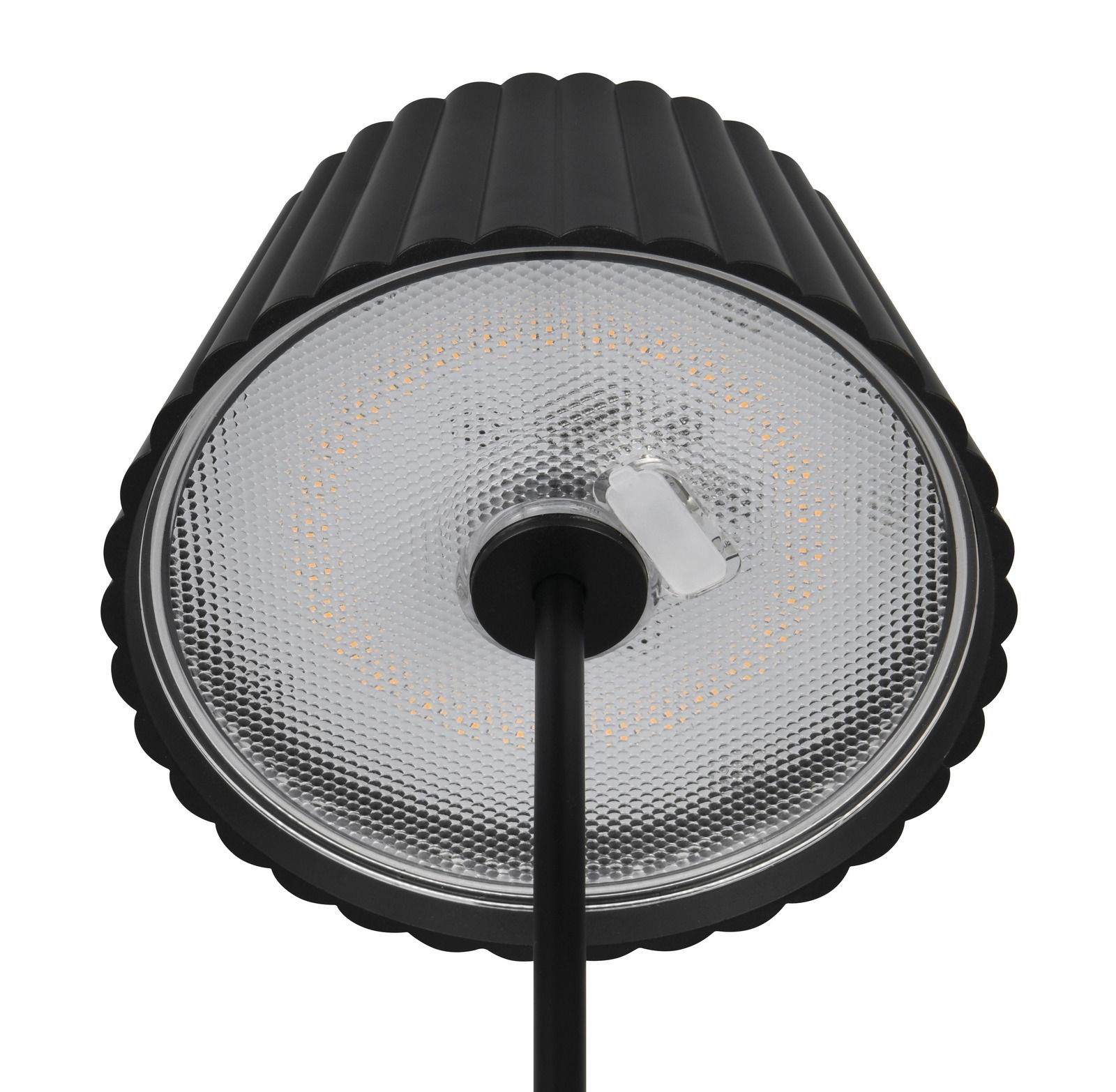 Nahaufnahme der Unterseite einer schwarzen Akku-Stehleuchte SUAREZ mit geriffeltem Lampenschirm und sichtbarer LED-Beleuchtung.