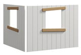 Zwei weiße Hausfronten mit Fensterrahmen aus Holz, perspektivisch von der Seite und vorne gezeigt.