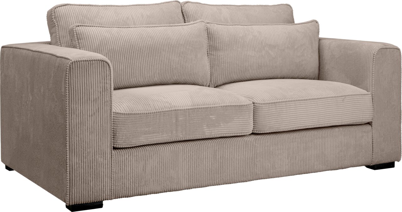 MID.YOU Sofa 2,5 Sitzer ALMERA Beiges 2-Sitzer-Sofa mit Cordbezug, breiten Armlehnen und zwei großen Rückenkissen, freigestellt auf weißem Hintergrund, Ansicht schräg von vorne links.