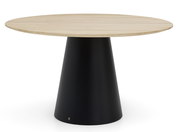 Runder Esstisch mit hellem Holz und konischem schwarzen Sockel, seitliche Perspektive