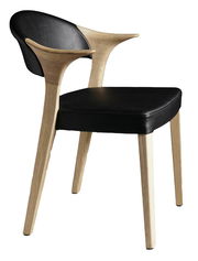 Moderner Armlehnstuhl mit schwarzem Sitz und Rückenlehne aus Leder, helle Holzbeine und Armlehnen, seitliche Perspektive