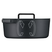 Schwarzer ovaler Bräter WMF Flavour 33x26cm, seitliche Ansicht mit Deckelgriff sichtbar.