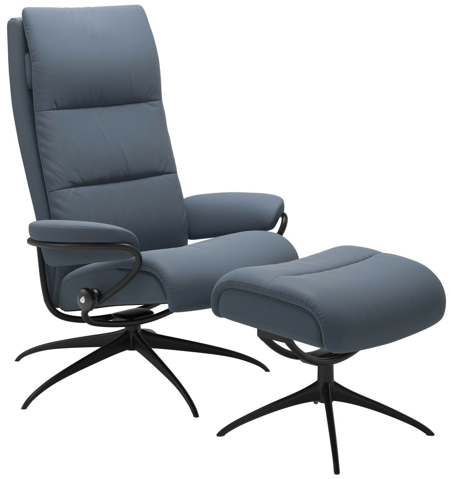 Moderner blauer Einzelsessel mit passendem Hocker, seitliche Perspektive