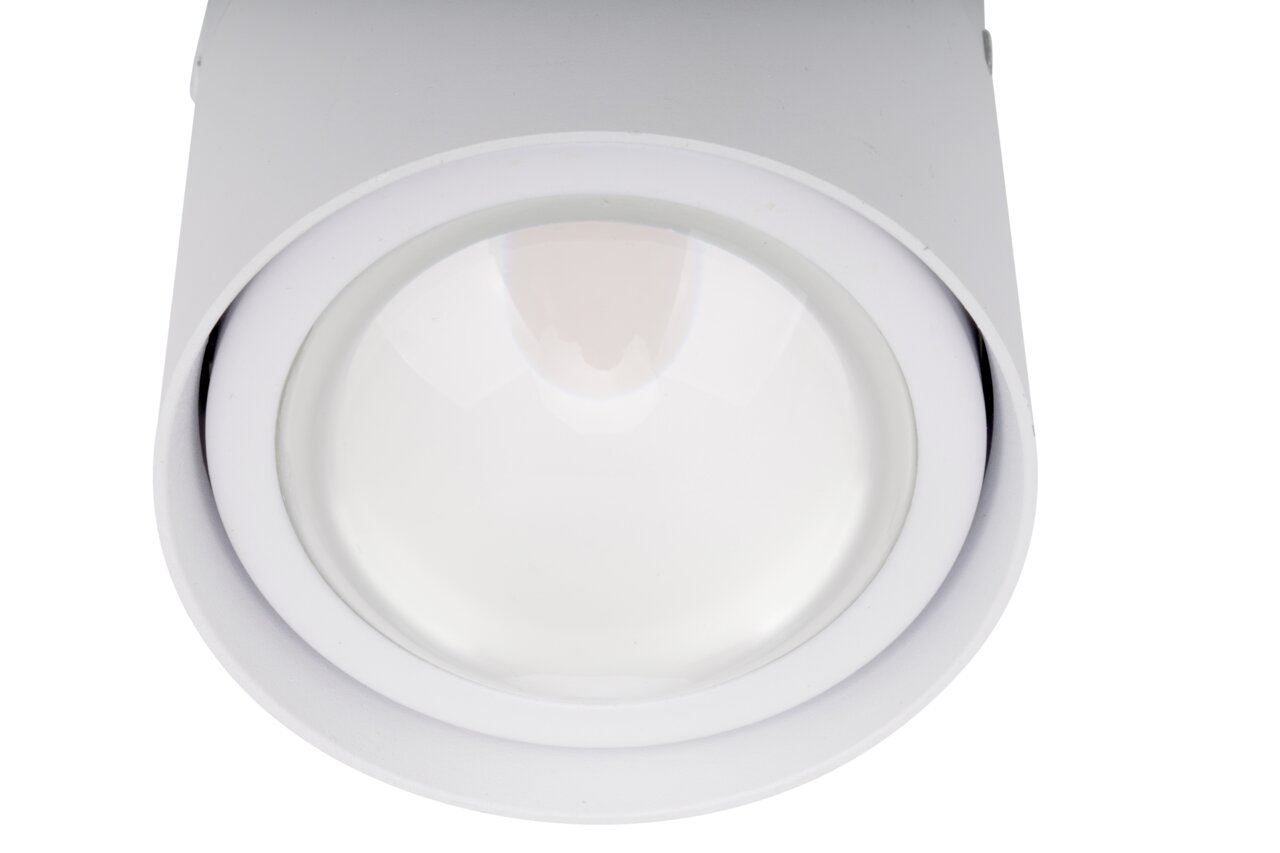 Close-up van de LED-spotkop van bovenaf, met de heldere lens en de witte behuizing.