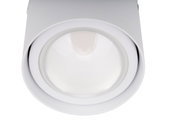 Close-up van de LED-spotkop van bovenaf, met de heldere lens en de witte behuizing.