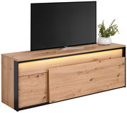 TV-Lowboard aus Holz mit schwarzem Rahmen, LED-Beleuchtung und Dekoration, seitliche Perspektive