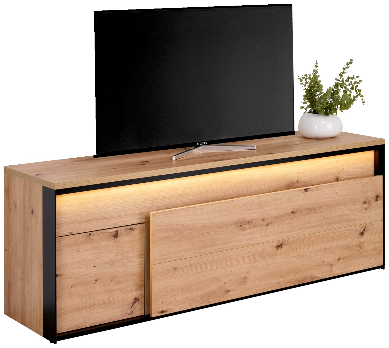 TV-Lowboard aus Holz mit schwarzem Rahmen, LED-Beleuchtung und Dekoration, seitliche Perspektive