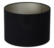 Schwarzer zylindrischer Lampenschirm, seitliche Perspektive, mit hellem Innenfutter.