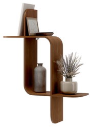 Moderne houten wandplank met een gebogen vormgeving, versierd met vazen en een fotolijst, gezien vanaf de zijkant.