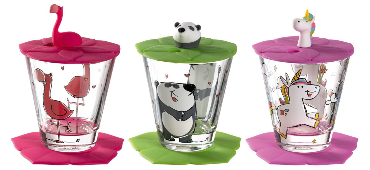 Leonardo Kindertrinkset 9-tlg BAMBINI Drei Kinder-Trinkbecher mit bunten Tiermotiven und passenden Deckeln, von links nach rechts: Flamingo, Panda und Einhorn, aus der Frontalperspektive fotografiert.