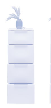 Hochkommode mit vier Schubladen, darauf eine blaue Vase mit getrockneten Gräsern, frontale Ansicht