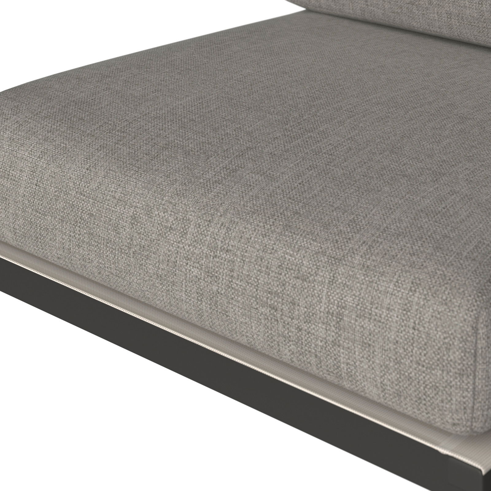 Nahaufnahme eines grauen Gartensessels mit strukturiertem Stoffbezug, seitliche Perspektive.