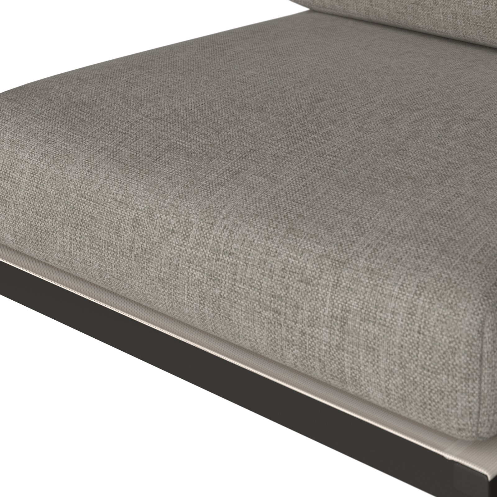 Close-up van een grijze tuinstoel met gestructureerde stoffen bekleding, gezien vanaf de zijkant.