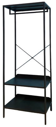 Schwarze Standgarderobe mit zwei Ablageflächen und einem oberen Regal, seitliche Perspektive