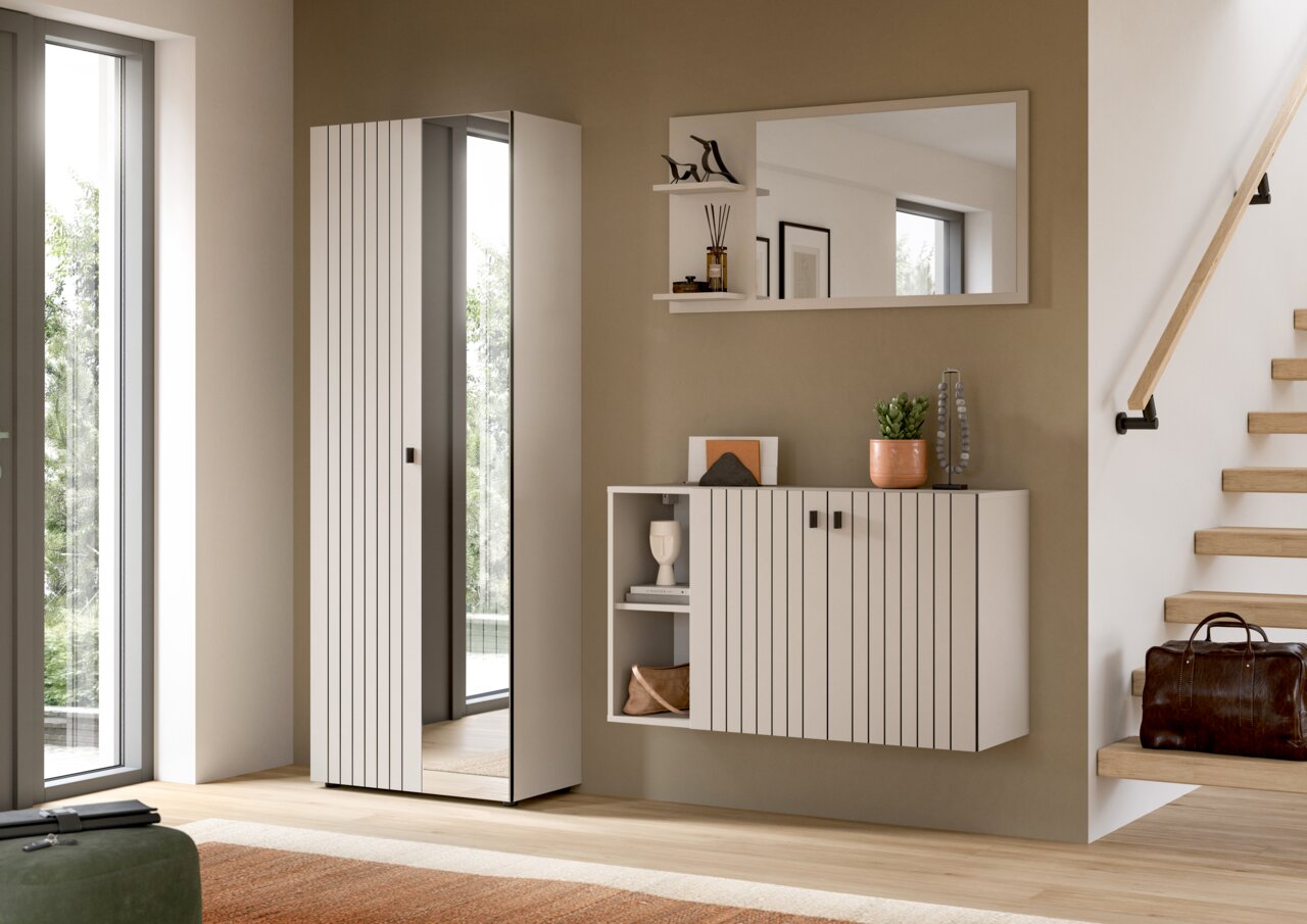 MID.YOU Garderobenschrank STATION Moderne Flur-Garderobe in Weiß mit vertikaler Rillenfront: hoher Schrank mit Spiegeltür und hängendes Sideboard mit Regalfach, frontal aus leicht schräger Perspektive fotografiert.