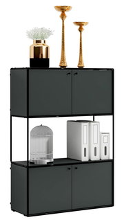 Modernes Highboard in dunklem Design mit zwei Regalfächern und dekorativen Accessoires, frontal betrachtet.