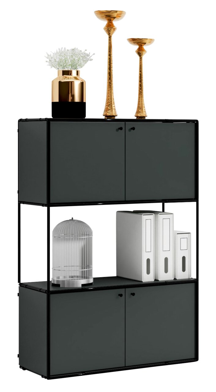Modernes Highboard in dunklem Design mit zwei Regalfächern und dekorativen Accessoires, frontal betrachtet.
