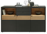 Modernes Sideboard in dunklem Holz und Schwarz mit offenen Fächern und Schubladen, frontal fotografiert.