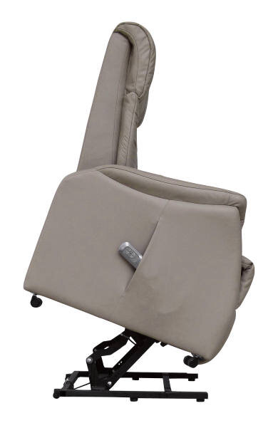 Seitliche Ansicht eines beigen Fernsehsessels mit Hebefunktion.