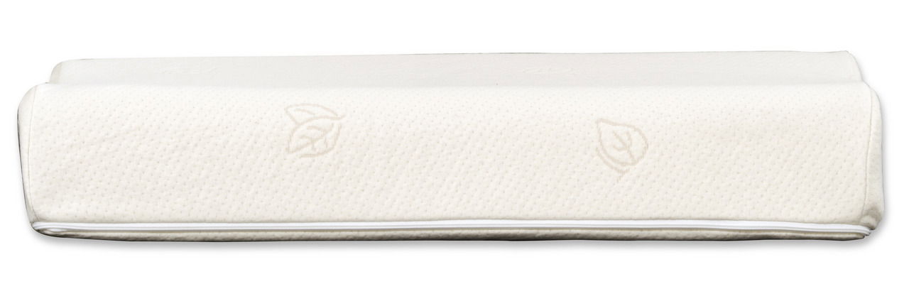 Seitliche Ansicht eines weißen Nackenstützkissens mit dezentem Blattmuster.