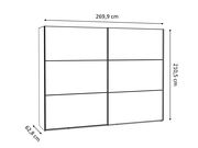 Schwebetürenschrank mit den Maßen 269,9 cm Breite, 210,5 cm Höhe und 62,8 cm Tiefe, seitliche Perspektive