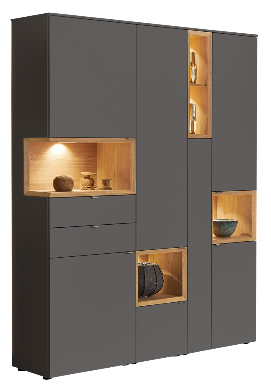 Moderne Vitrine mit grauen Türen und integrierter Beleuchtung, aus der Frontalperspektive fotografiert.