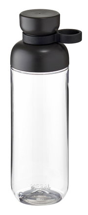 Transparente Trinkflasche mit schwarzem Deckel und Trageschlaufe, seitliche Ansicht
