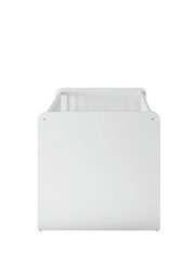 Weißes Babybett aus der Vorderansicht mit schlichtem Design.
