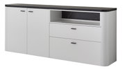 Weißes Sideboard mit schwarzer Marmorplatte, zwei Türen, zwei Schubladen und einem offenen Fach, seitliche Perspektive
