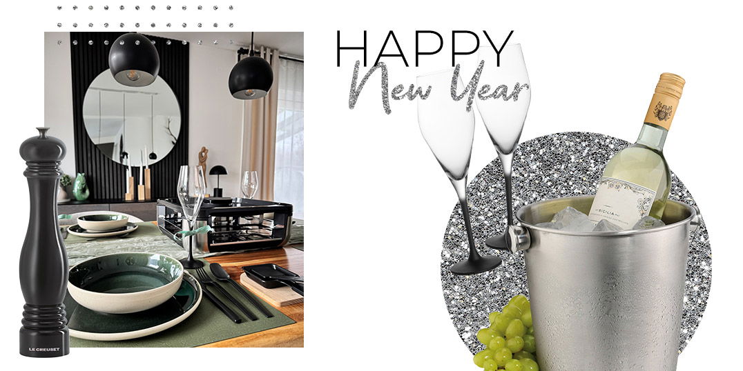 Festlich gedeckter Tisch in Grün mit Raclettegerät, schwarzer Pfeffermühle und Sektkühler; daneben Schriftzug „Happy New Year“.