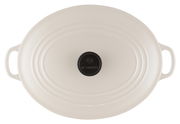 Ovaler cremefarbener Bräter mit zwei Griffen und schwarzem Knauf, Draufsicht