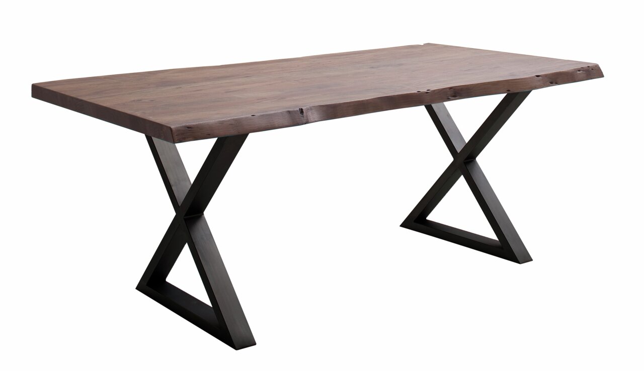 Moderne eettafel met een rustiek houten blad en X-vormige metalen poten, zijaanzicht
