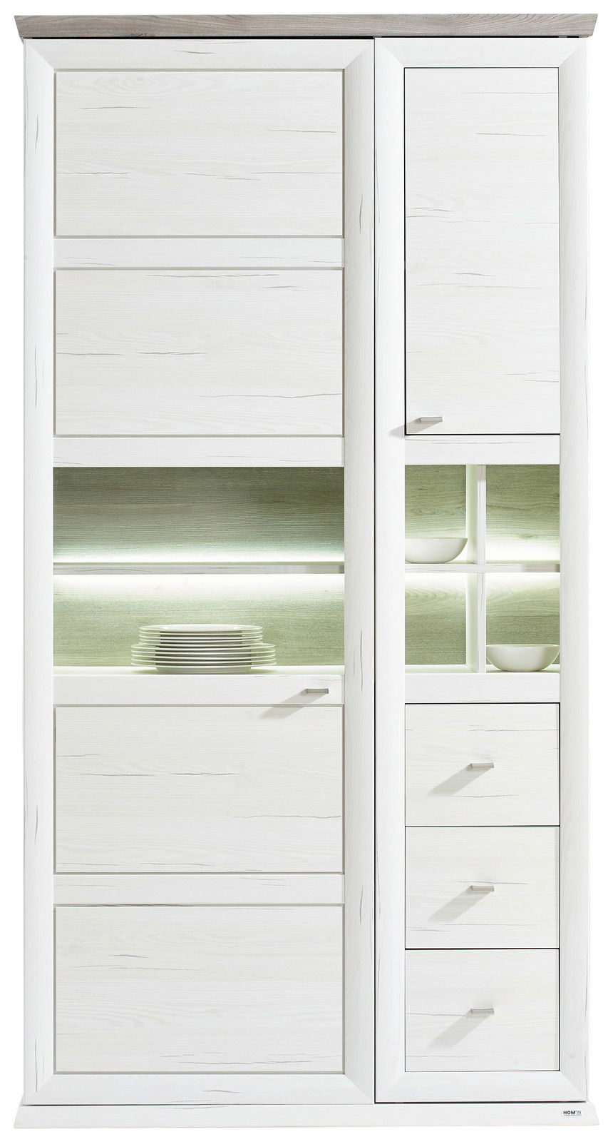 Frontale Ansicht einer modernen weißen Vitrine mit Glaseinsätzen und LED-Beleuchtung, die Geschirr präsentiert.