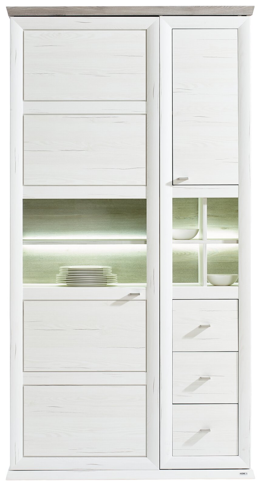 Frontale Ansicht einer modernen weißen Vitrine mit Glaseinsätzen und LED-Beleuchtung, die Geschirr präsentiert.