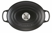 Schwarzer ovaler Bräter von Le Creuset, Draufsicht mit zwei Griffen und Edelstahlknauf.