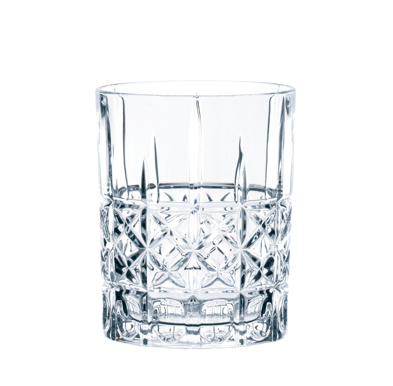 Elegantes Trinkglas mit Kristallmuster, frontal fotografiert