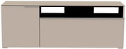 Frontansicht eines modernen TV-Lowboards mit zwei Türen und einem offenen Fach in neutralem Beige.