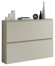 Beige Garderobenset mit zwei Schubladen, dekoriert mit Vasen, Büchern und einer Skulptur, seitliche Perspektive