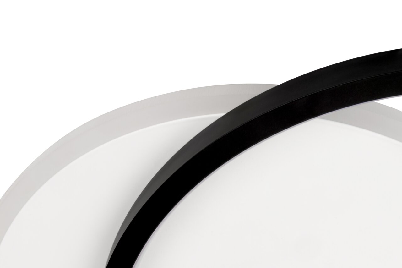 Nahaufnahme einer modernen LED-Deckenleuchte mit schwarzem und weißem Rand, seitliche Perspektive